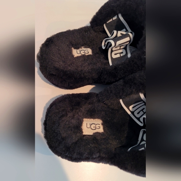 Super Cute! UGG Fluff slippers - Picture 4 of 4